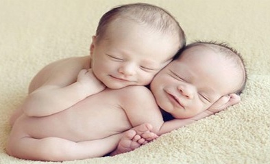 Hy hữu người mẹ 60 tuổi sinh đôi